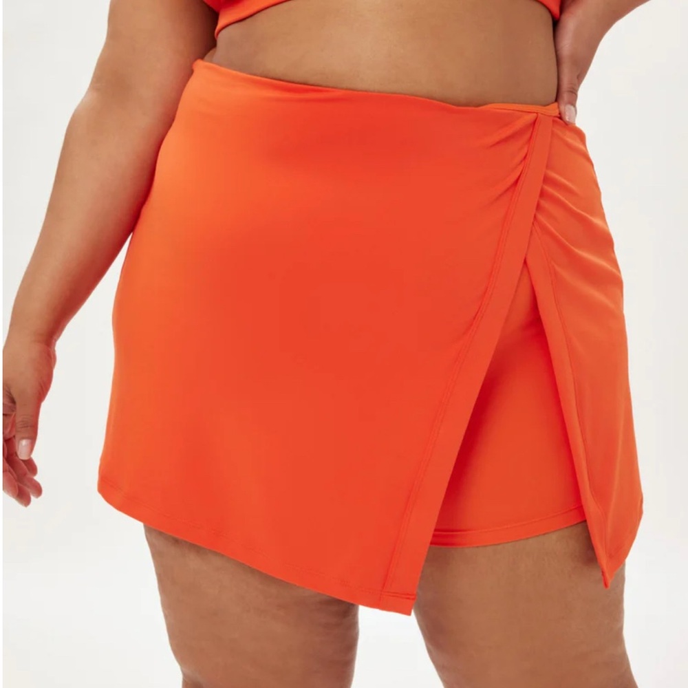 Girlfriend Collective LIMITED EDITION FLOAT Ultralight Split Skort in Racer